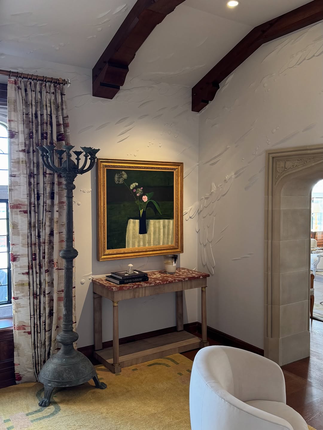 Plaster relief across a living room TV wall and ceiling, Jacksonville
